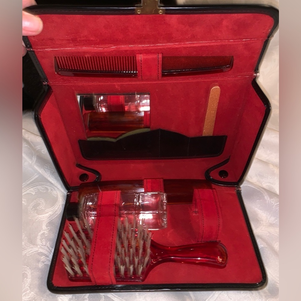 Vintage men’s grooming set in a black case and red interior